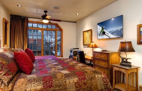 Town Lift Condominium bedroom amenities